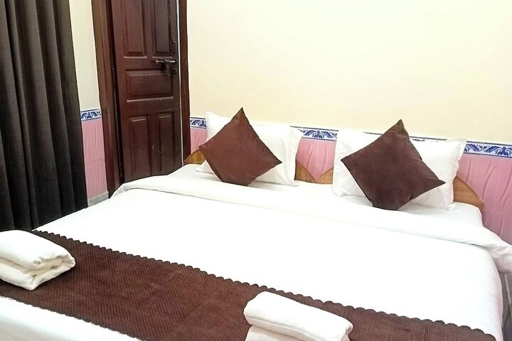 Room 8 of 24
