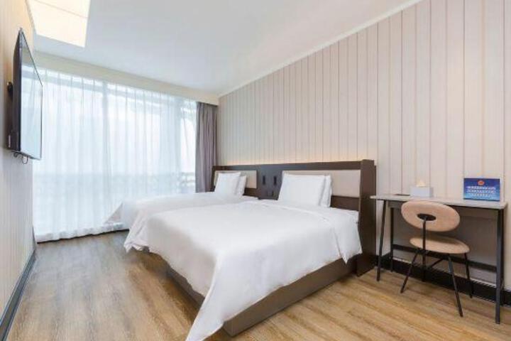 Room 9 of 22