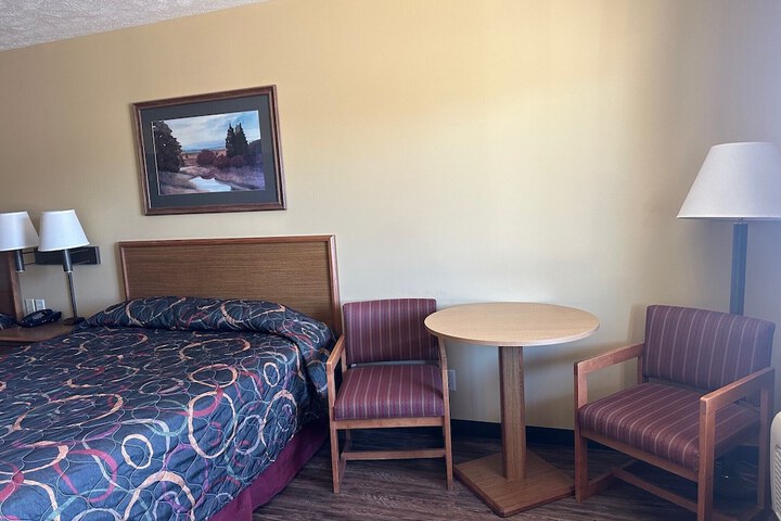 Room 3 of 8