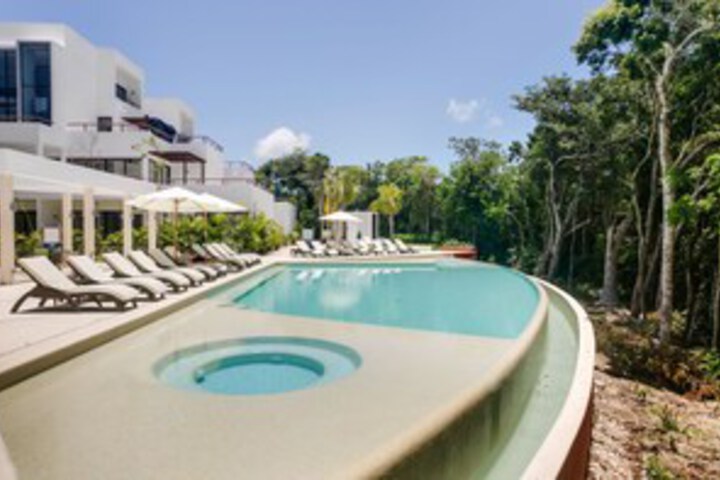 Pool 16 of 42