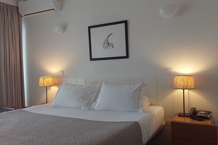 Room 4 of 28
