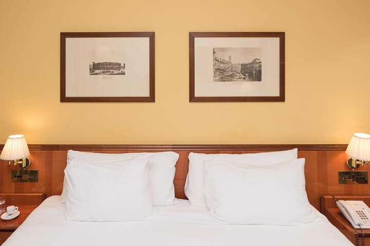 Room 17 of 43