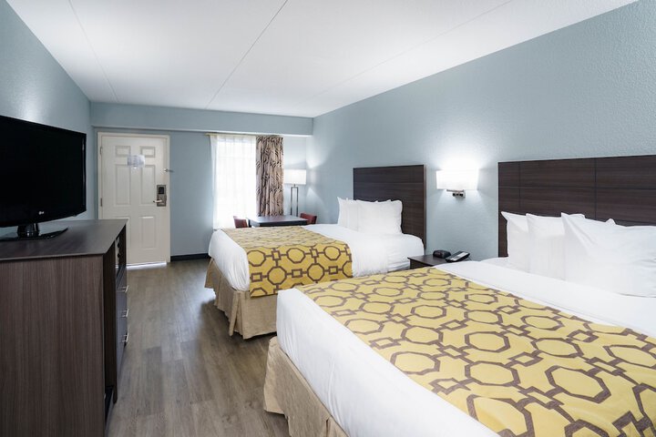 2 Queen Beds (3 of 5)