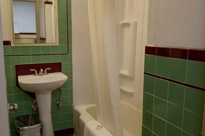 Room 5 of 10