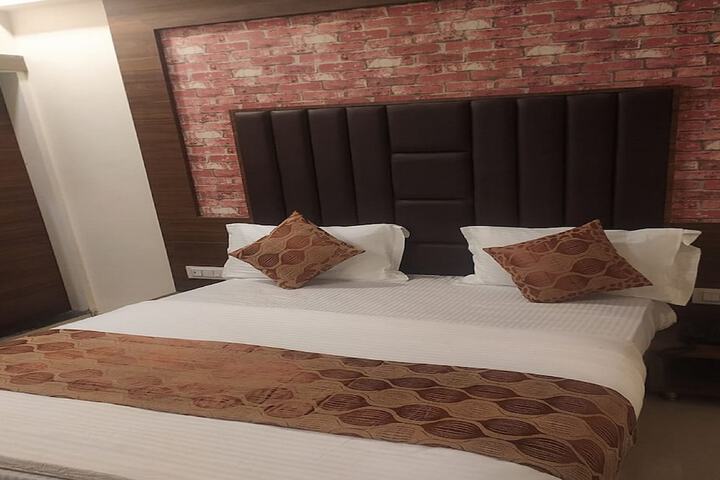 Room 15 of 35