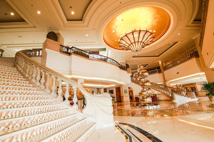 Entrance & Lobby