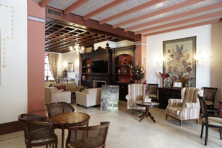 Lounge 20 of 24