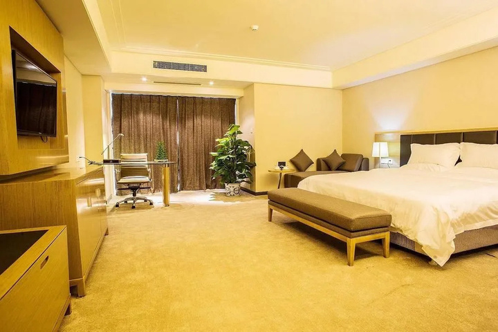 Room 4 of 13