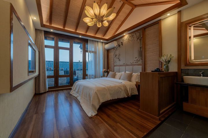 Room 14 of 90