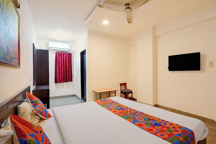 Room 11 of 24