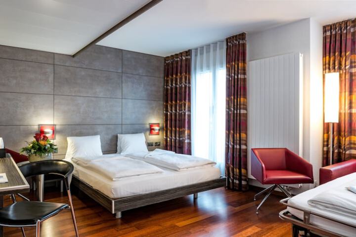 Room 12 of 40