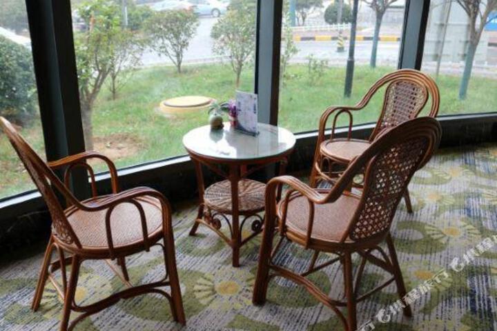 Huaxi Garden Hotel (Qingdao Liuting Airport)