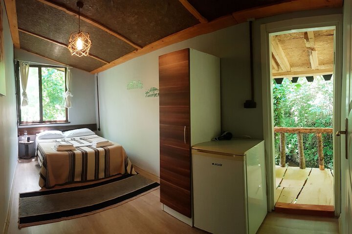 Room 3 of 110