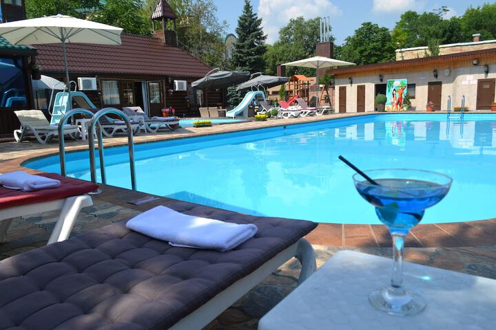 Pool 105 of 143