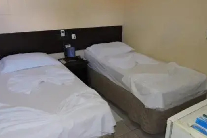 Room 5 of 10