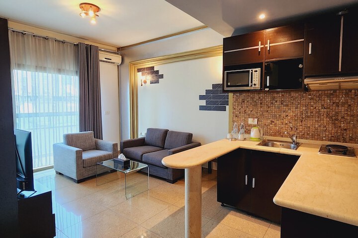 Room 12 of 28