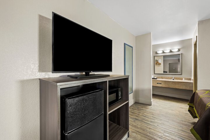 Room 25 of 47