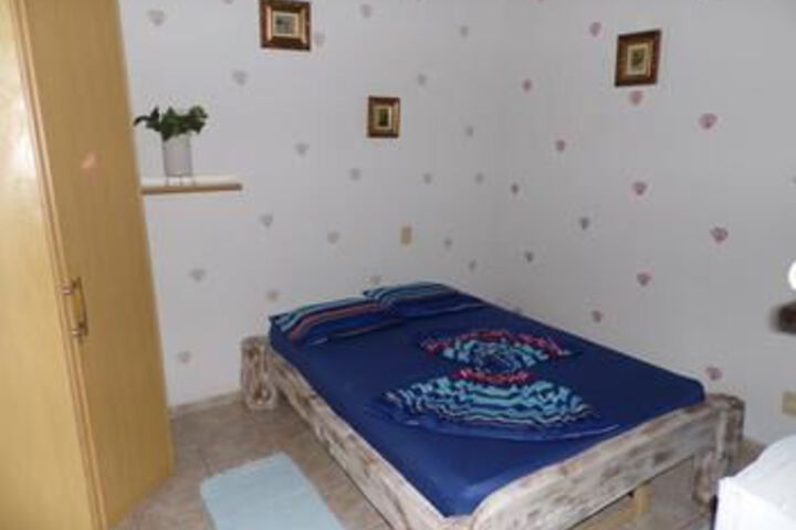 Room 9 of 21