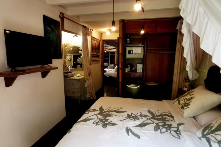 Room 102 of 404