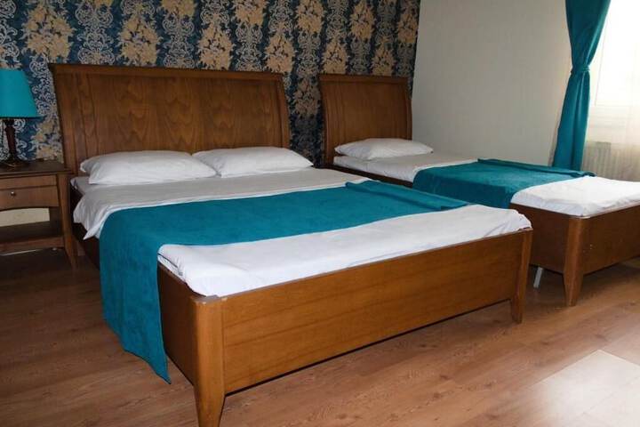 Room 4 of 33