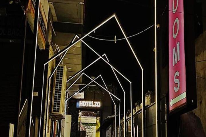 FabHotel Hotelzo