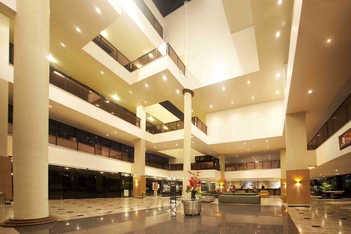 Entrance & Lobby