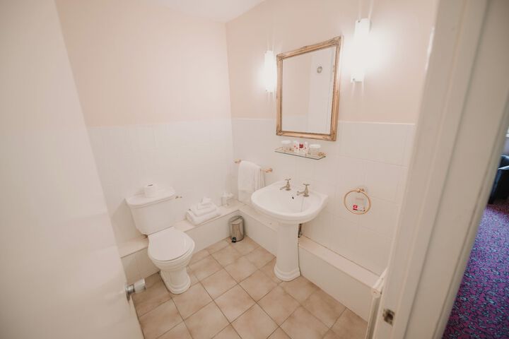 Room 44 of 93