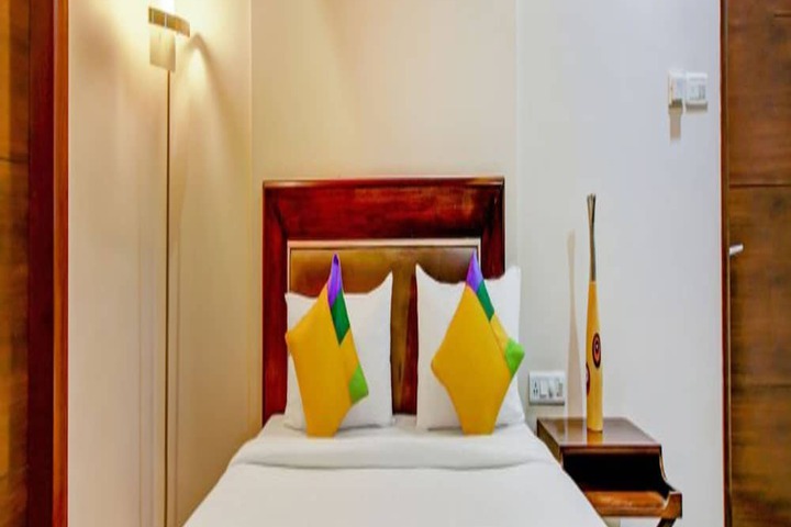 Room 6 of 37