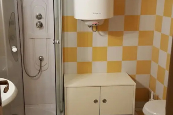 Room 10 of 17