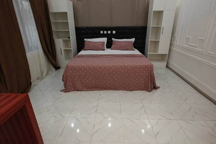Room 4 of 71
