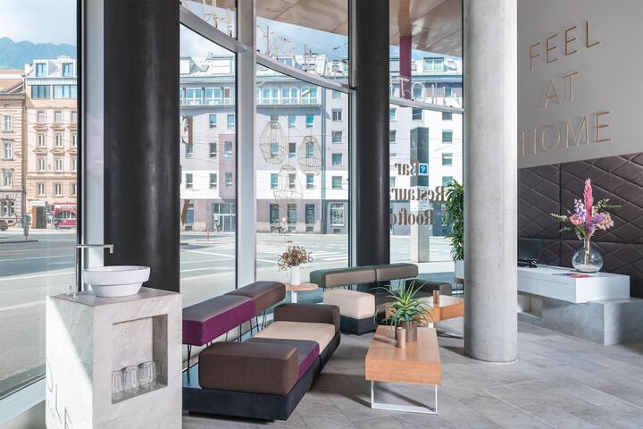 Guest Lobby