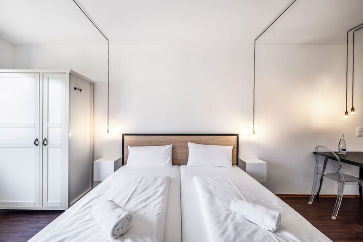 Room 4 of 61