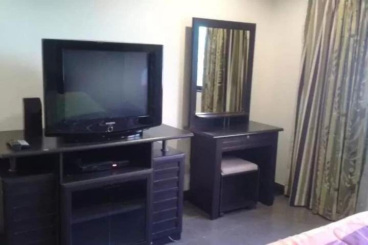 Room 12 of 34
