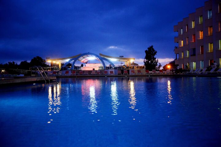 Pool 9 of 27