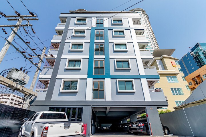 Hotel Exterior 55 of 63