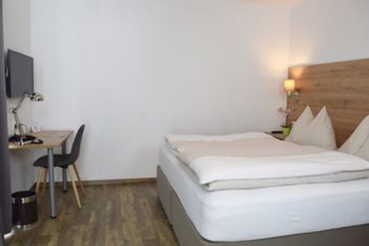Room 50 of 136