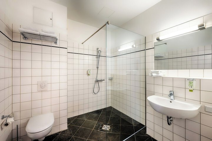 Room 16 of 25