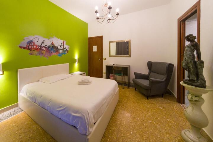 Room 30 of 61