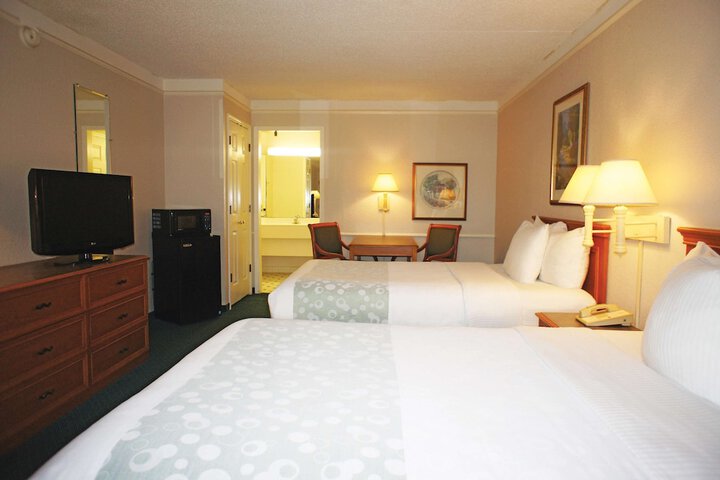 2 Double Beds (9 of 9)