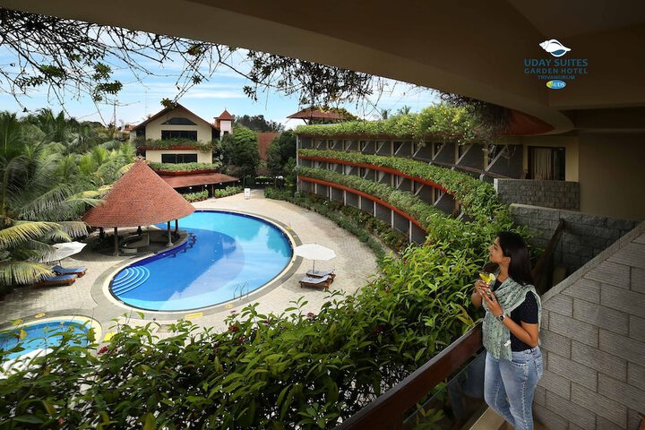 Hotel with Pool
