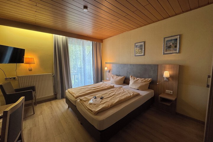 Room 12 of 27