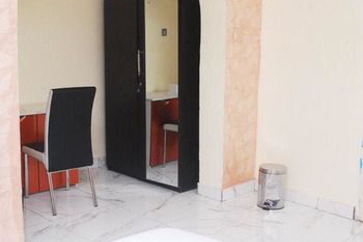 Room 10 of 37