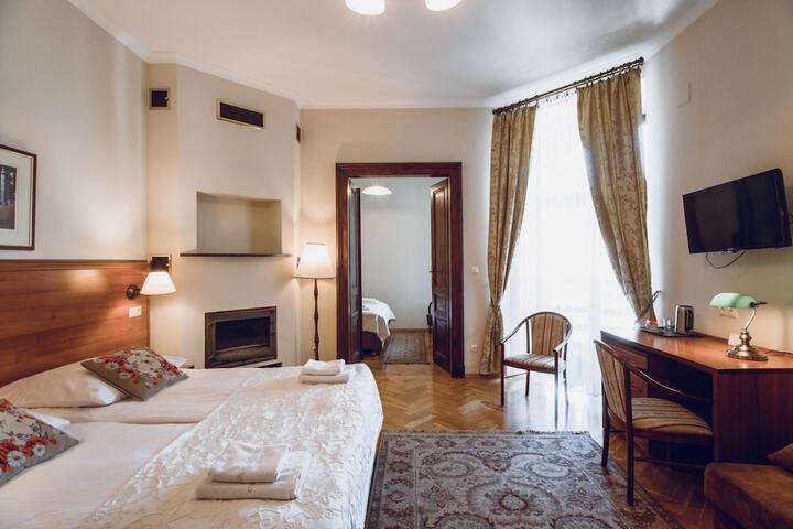 Room 8 of 35