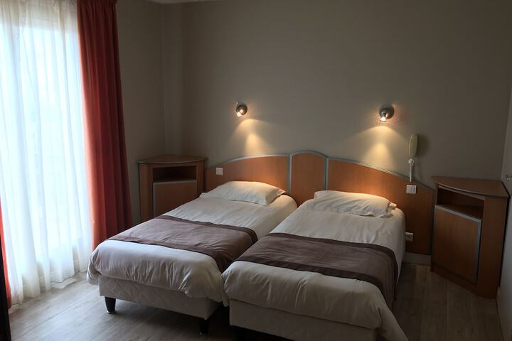 Room 9 of 40