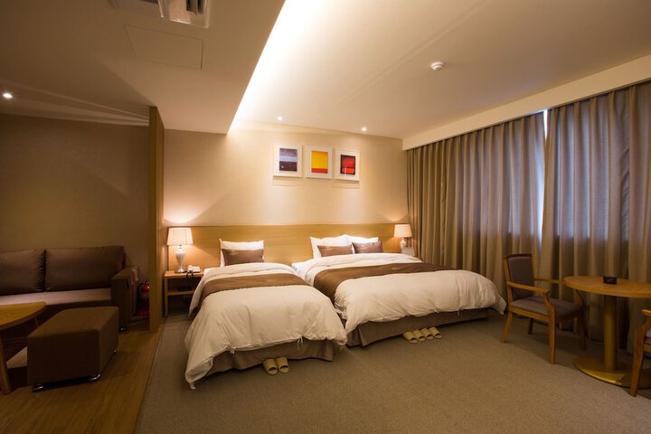 Room 20 of 145