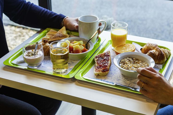 Breakfast/Coffee Service 22 of 39
