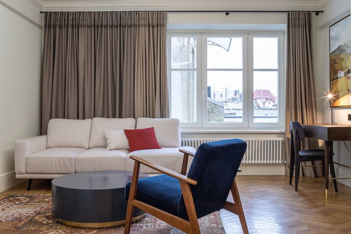 Room 44 of 90