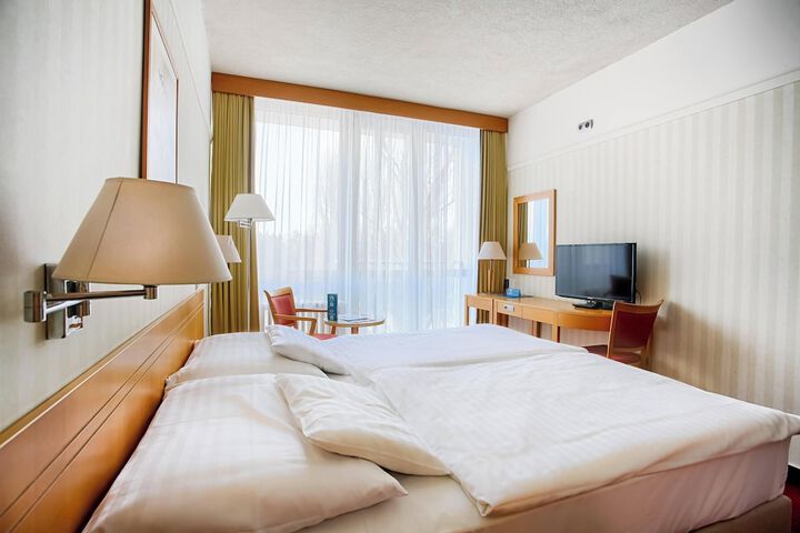 Room 3 of 69
