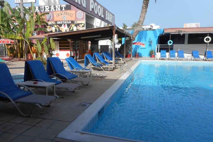 Hotel Pool
