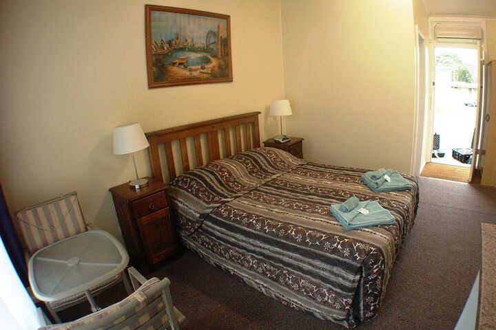 Room 4 of 17